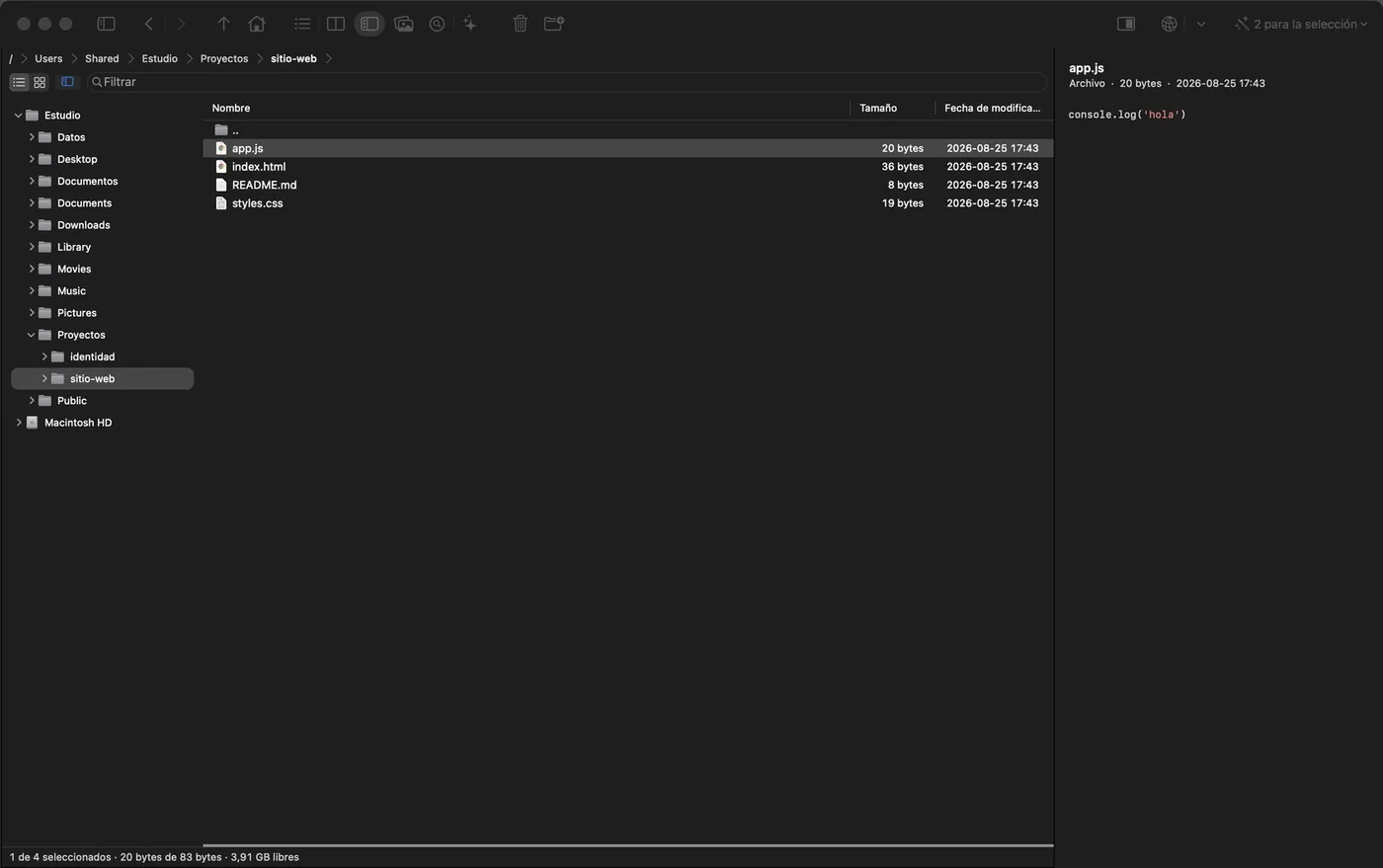 Vista previa de código: a la izquierda los archivos de un proyecto web, a la derecha app.js con la sintaxis coloreada — palabras clave, cadenas, números y comentarios en colores distintos.